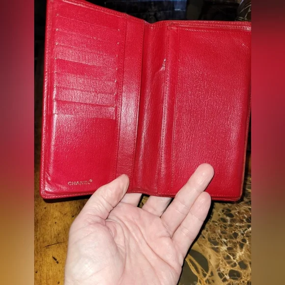 Red Chanel vertical wallet - Picture 7 of 8